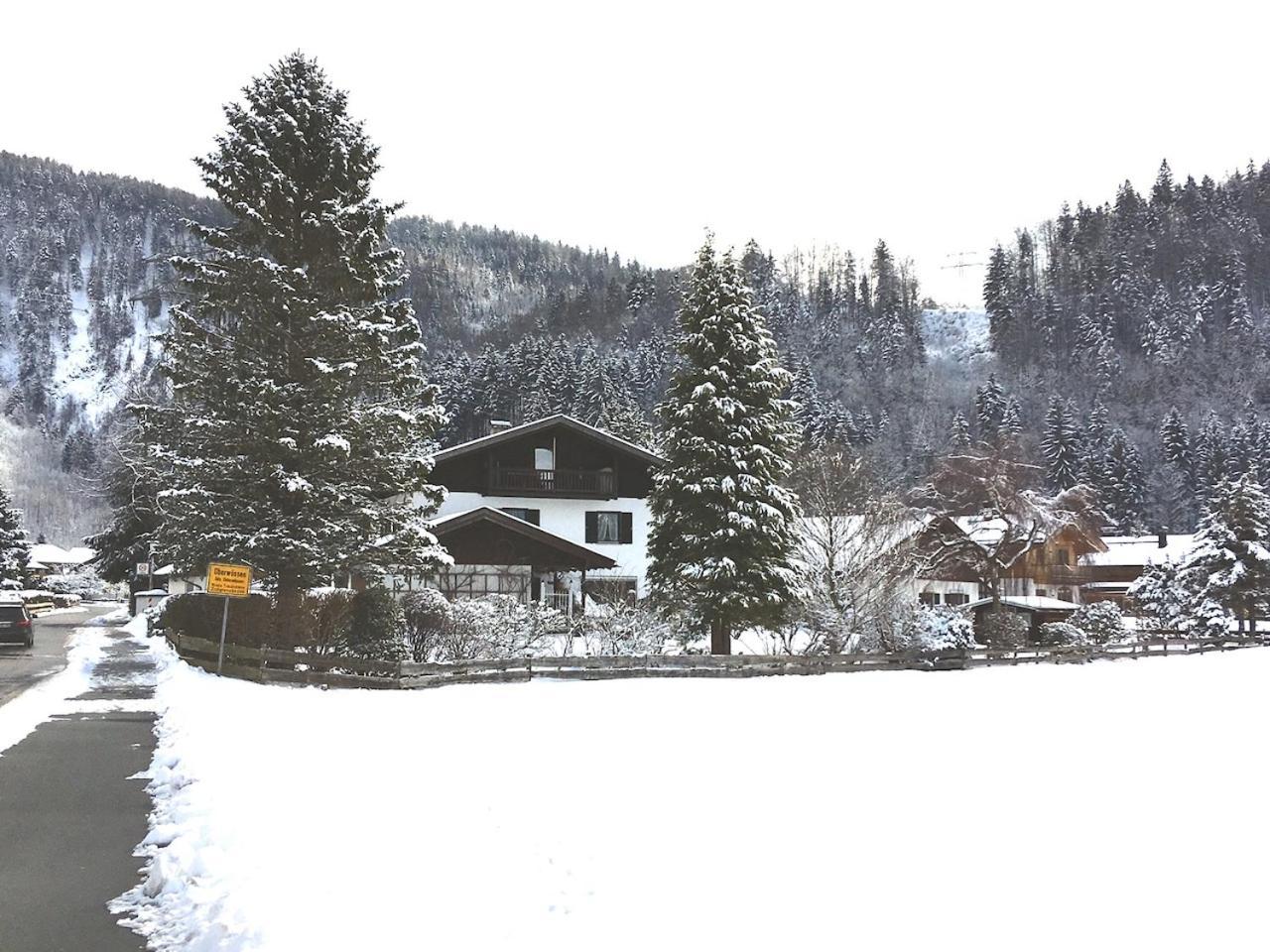 Geraeumiges Domizil Mit Bergblick Und Sauna Oberwössen エクステリア 写真